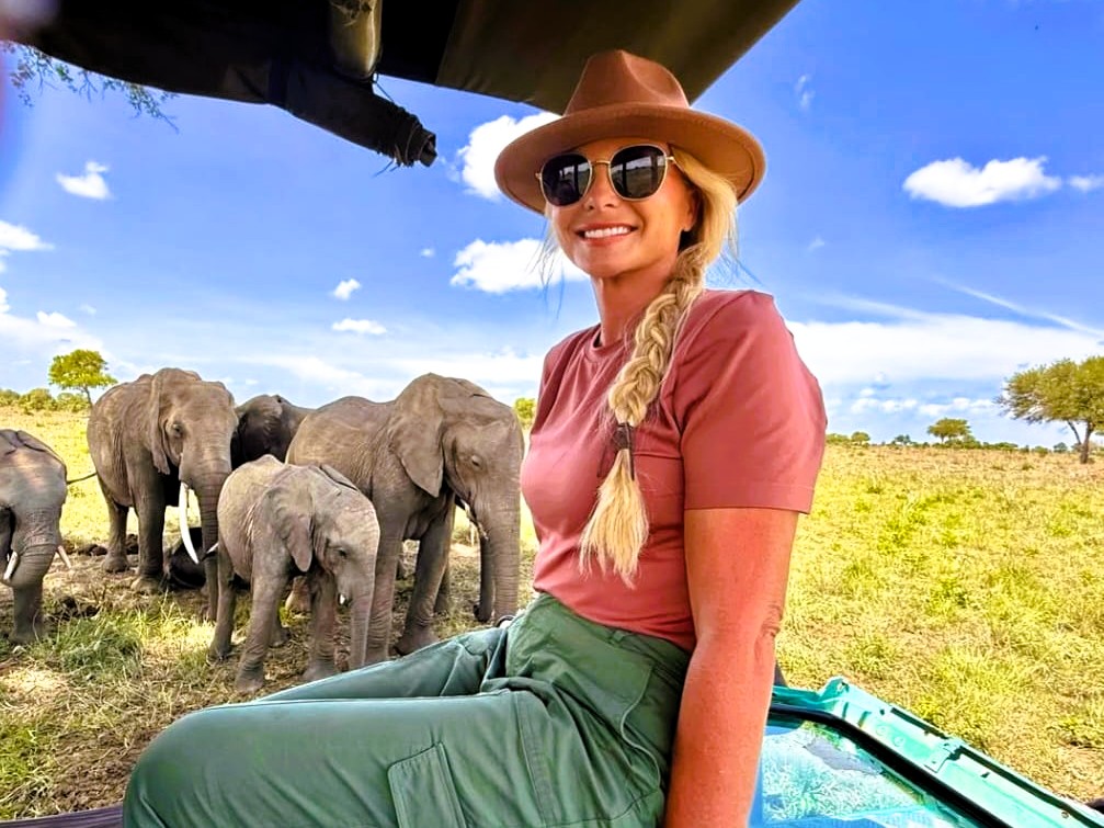 Ngorongoro day trip safari jeep at the park