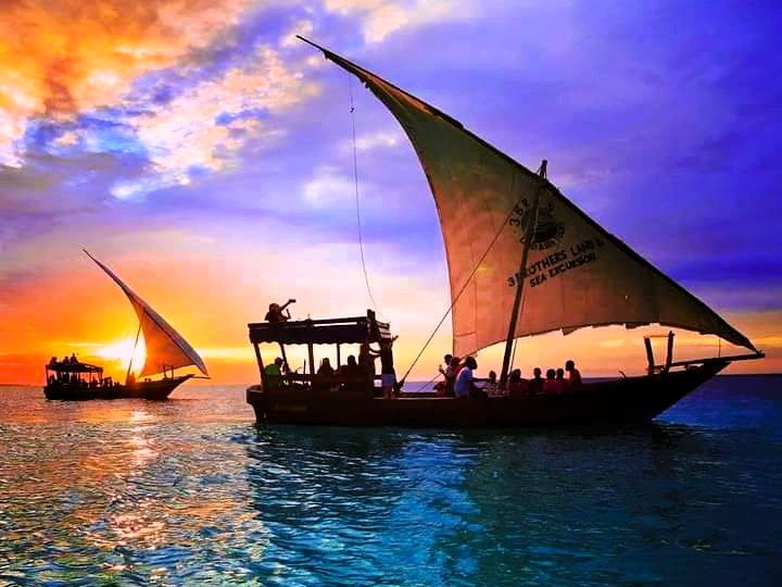 Traditional sunset dhow cruise tour image